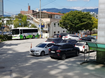 양평군립도서관 주차장