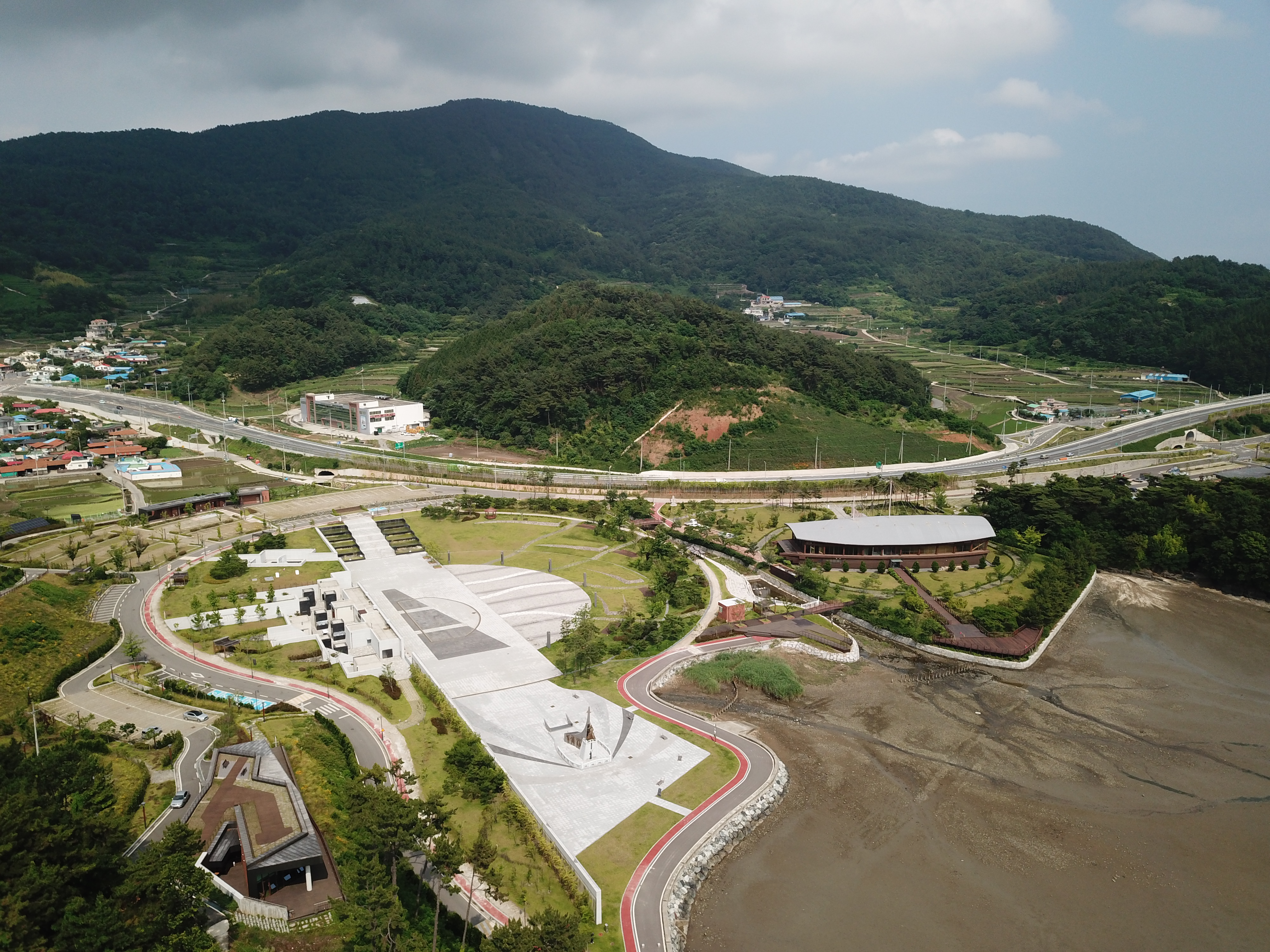 이순신순국공원 호국광장 주차장